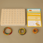 DREWNIANA UKLADANKA Z GUMKAMI "GEOPLAN MONTESSORI"